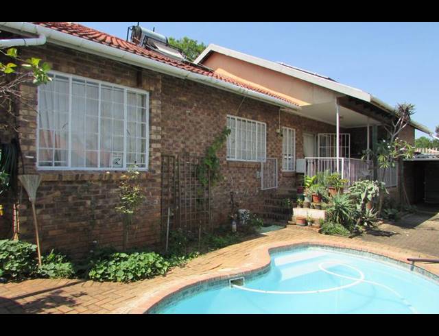 3 BEDROOM HOUSE FOR SALE IN KINGSVIEW EXT 1